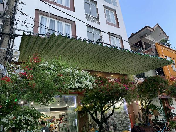 Mái Xếp Lượn Sóng Cửa Hàng